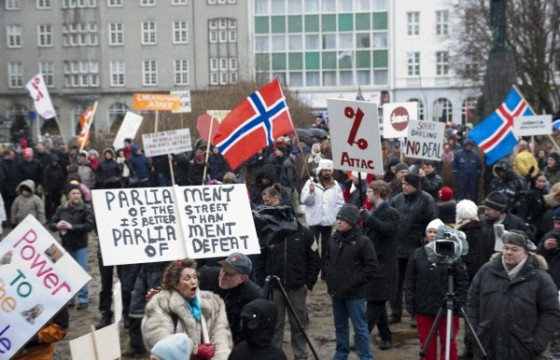 Iceland holds referendum on repayment